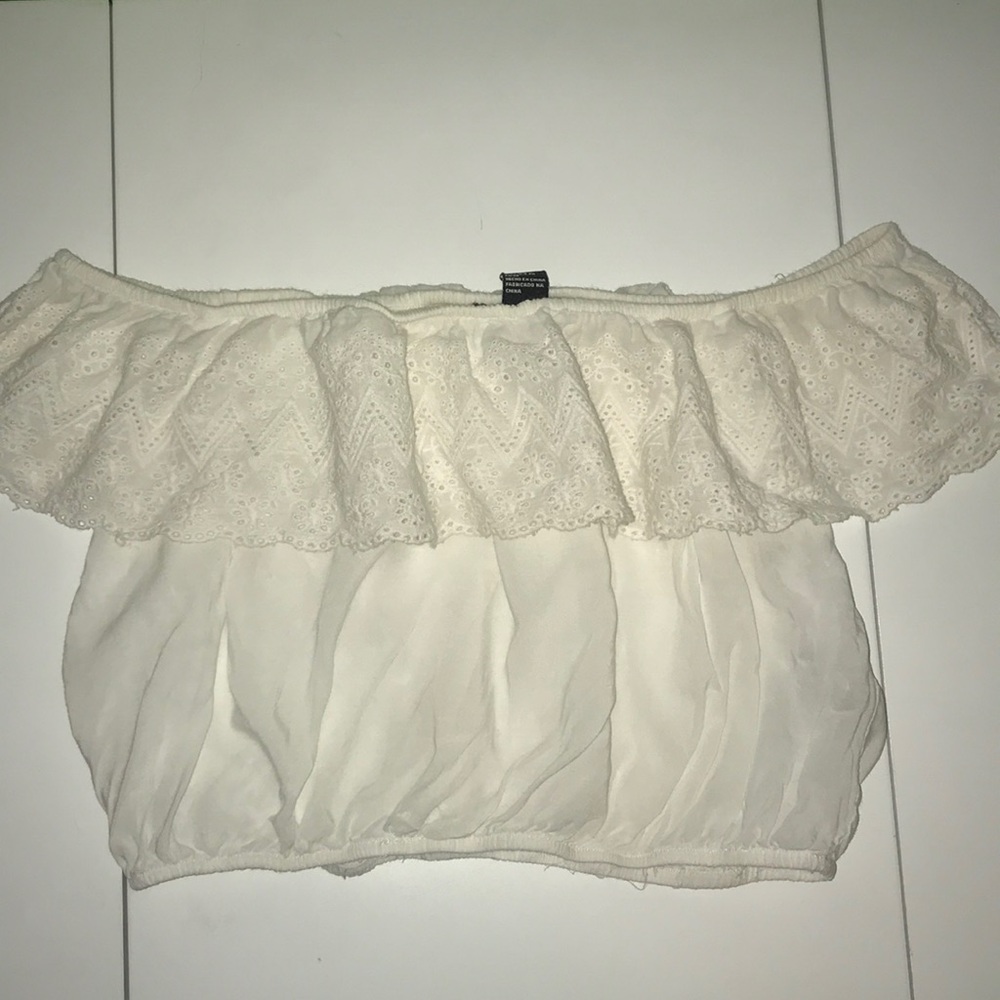 WHITE OFF THE SHOULDER CROP TOP